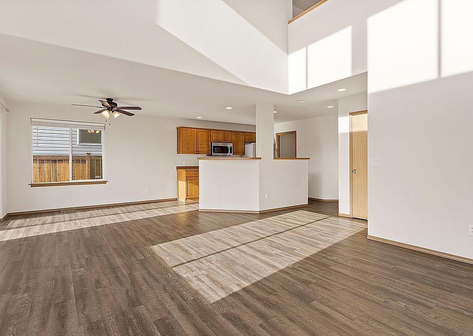 1st image of 10915 185th Ave E