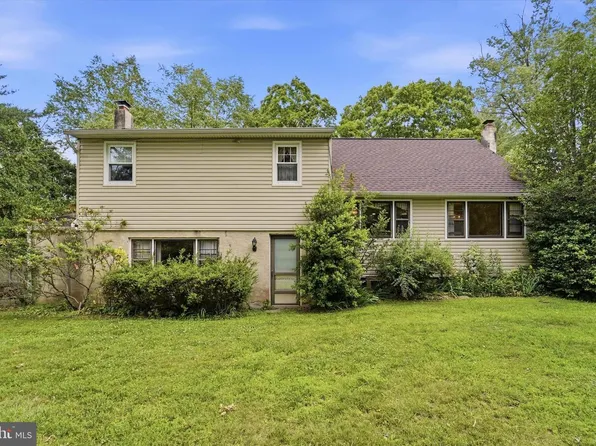 3832 Forest Dr, Doylestown, PA 18902