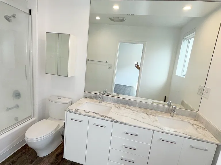 Beverly Hills apartment — Photo 12
