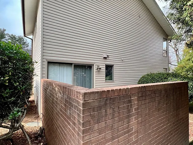 207 Forest View Ct — Photo 32
