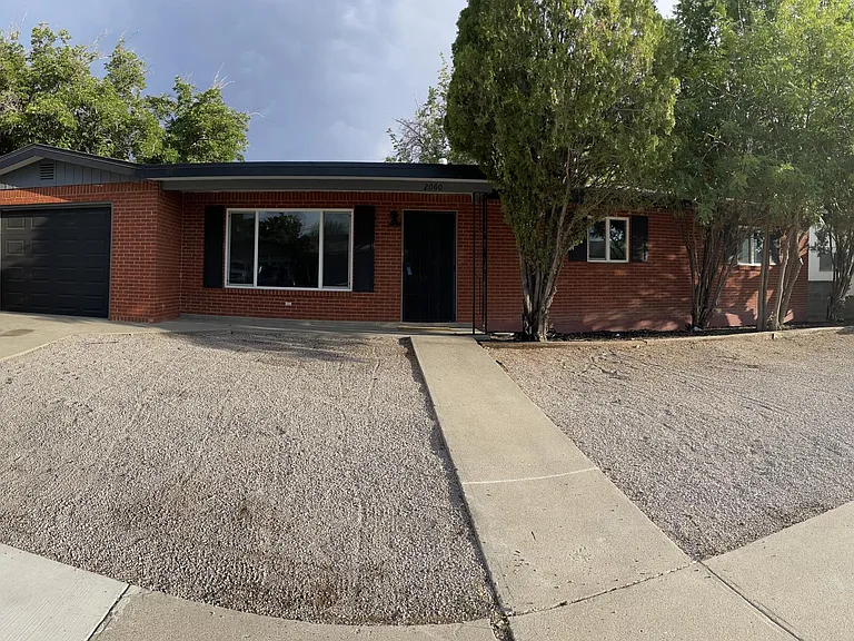 2060 Austin Dr — Photo 1