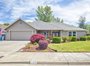 1127 Cashmere Dr, Grants Pass, OR 97527