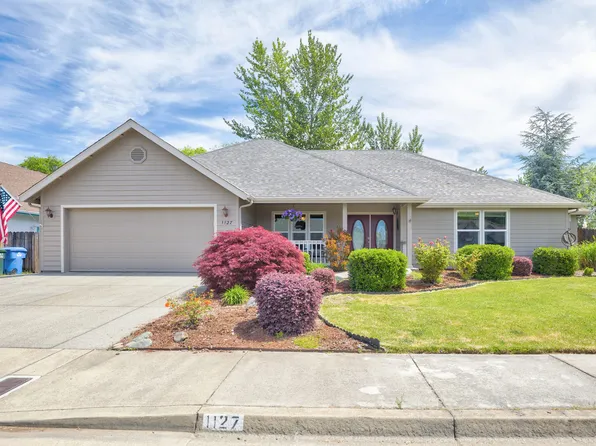 1127 Cashmere Dr, Grants Pass, OR 97527