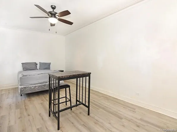 2191 Bolton Street image 2 of 12