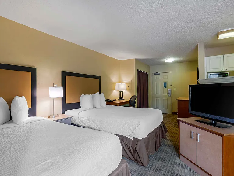 Deluxe Studio - 2 Full Beds