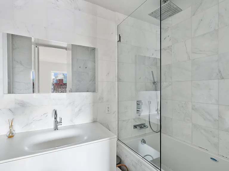 1 York St #6D — Photo 13