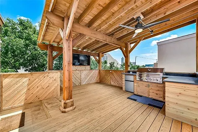 1008 Allen St — Photo 2