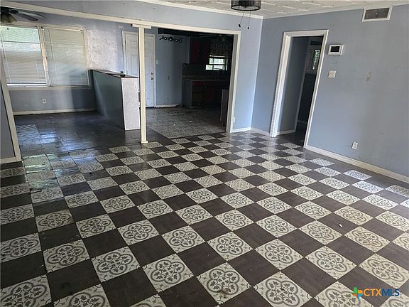 4th image of 1705 Wood Ave