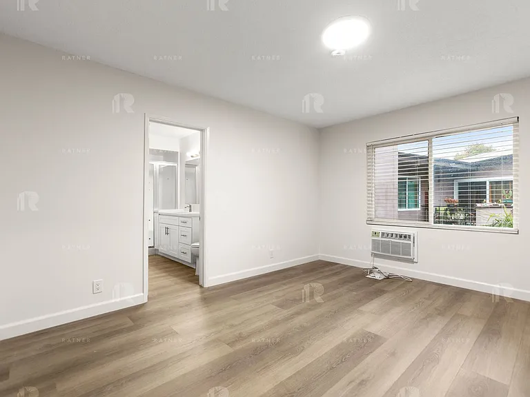(An/Ti/Yo:B) 4216 Mary Ellen Avenue — Photo 19