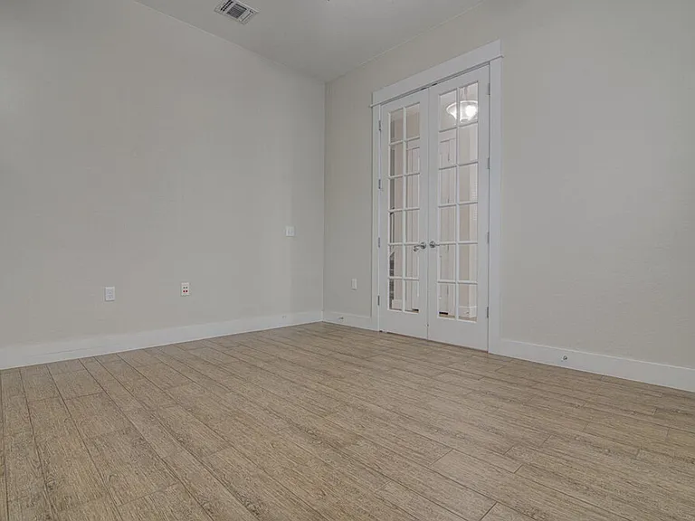 2409 Moreno St — Photo 9