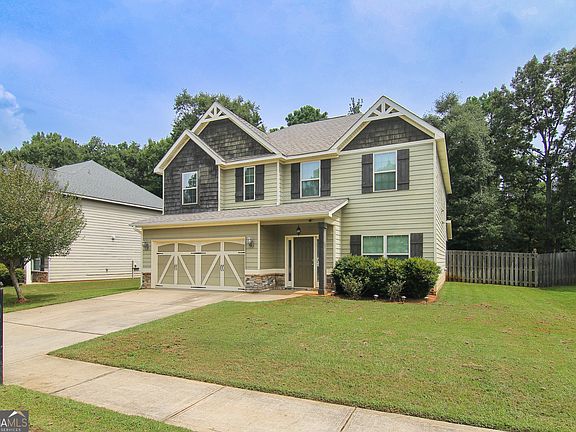 2nd image of 204 Dog Fennel Ln