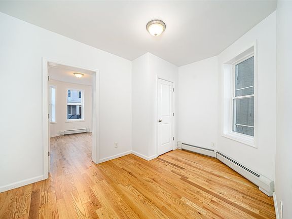 3rd image of 415 Baldwin Ave