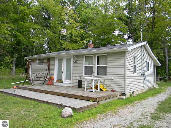 2nd image of 2450 Oakwood Ave