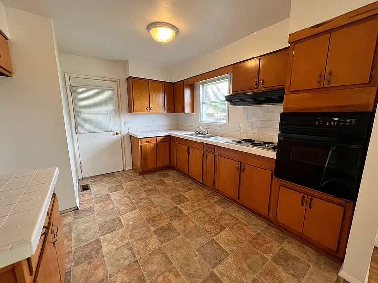 101 Londonderry Rd — Photo 8