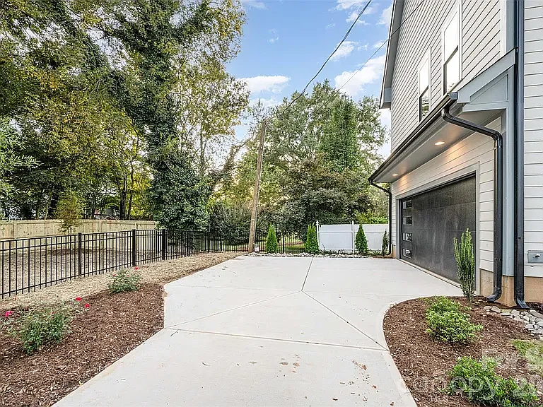 Building Photo - 1121 Condon St