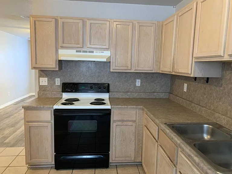 2807 Cantabrian Dr #B — Photo 9