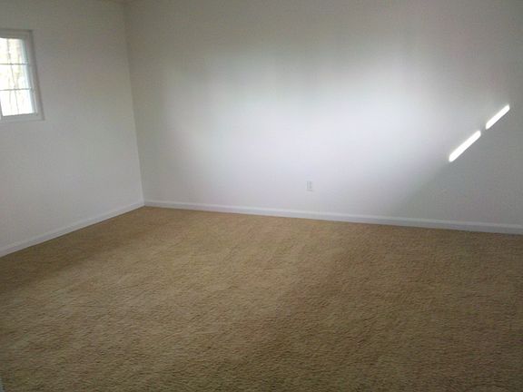 5th image of 419 Klamath Dr