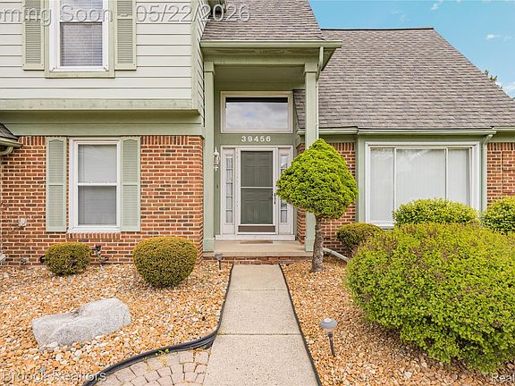 5th image of 39456 Squire Dr