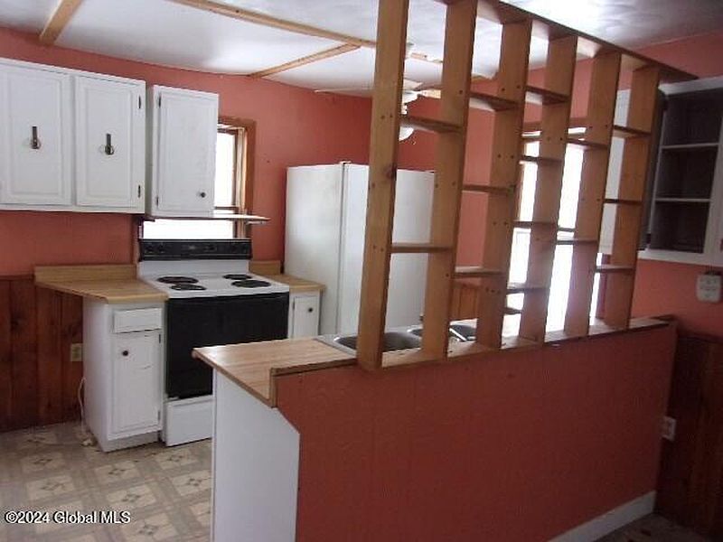 5th image of 287 Fayville Road