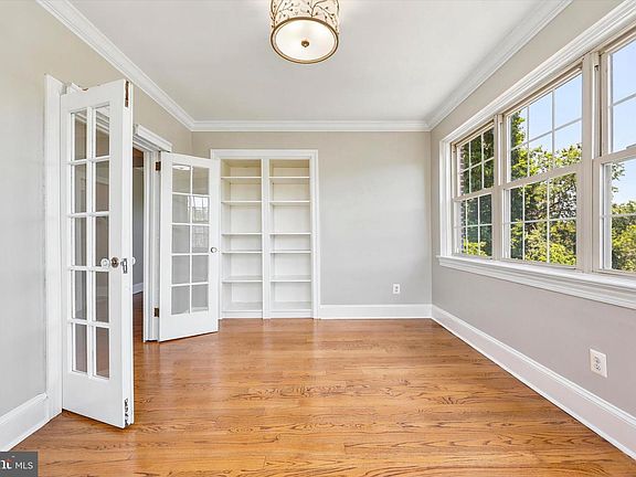 3rd image of 212 Idris Rd APT J3