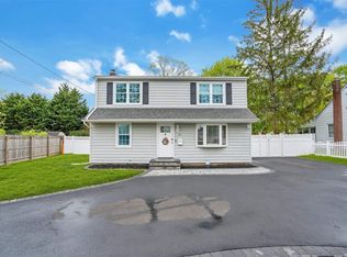17 Tariff St, Sayville, NY 11782