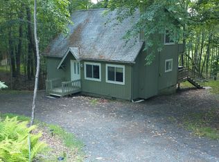 115 Westwood Cir, Dingmans Ferry, PA 18328