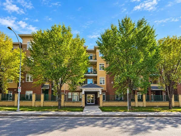 5720 W 2nd St SW #214, Calgary, AB T2H 3B3