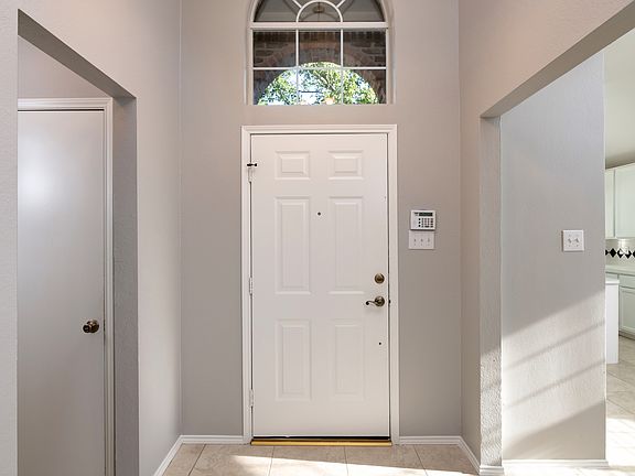 4th image of 2309 Henley Ct