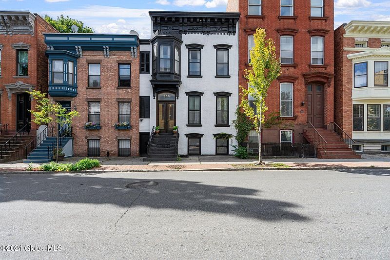 3rd image of 358 Madison Avenue