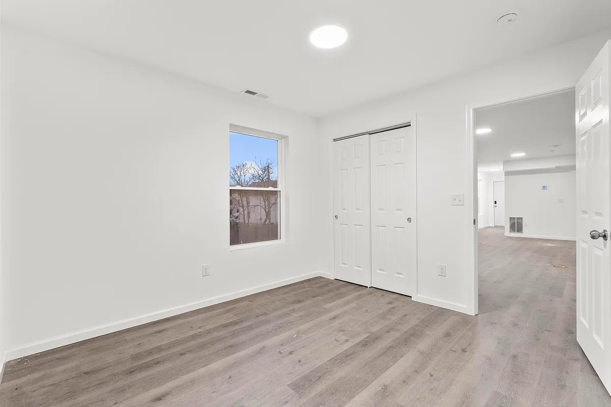 Building Photo - 12 E Ferry St #1A
