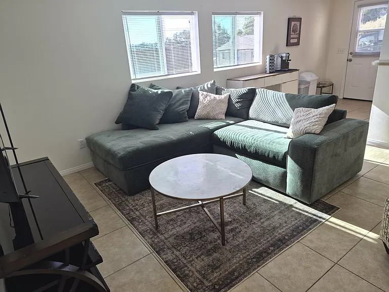 1628 Helix St — Photo 38