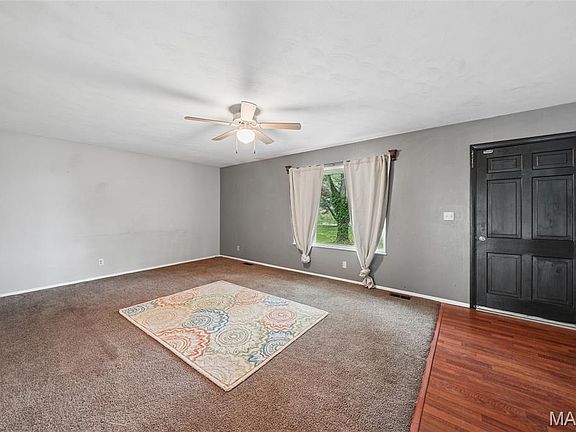 4th image of 2714 Victoria Rd