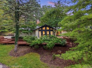 6733 Bloomfield Ln, West Bloomfield, MI 48322