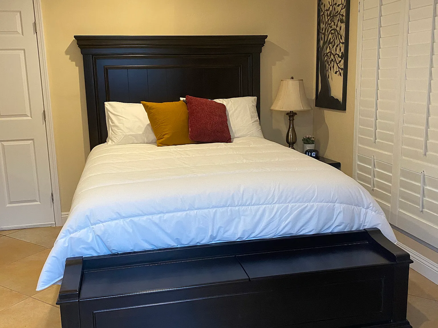 Studio, 300 sqft, $1,600 — Photo 3