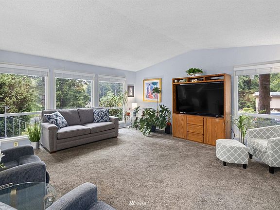 Light and Bright Living Room