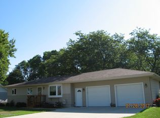 405 6th St N, Ellendale, MN 56026