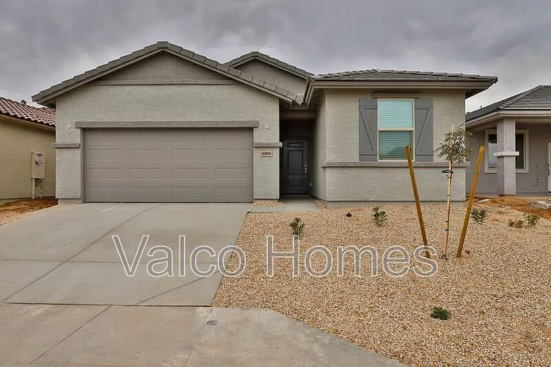 4 bed, 2.0 bath, 1897 sqft, $2,195 — Photo 2