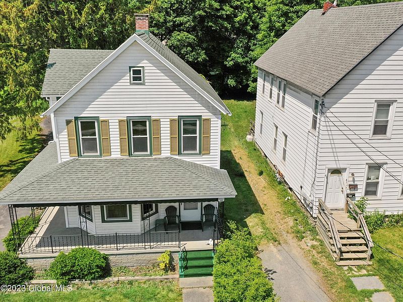 4th image of 39 Pulver Avenue