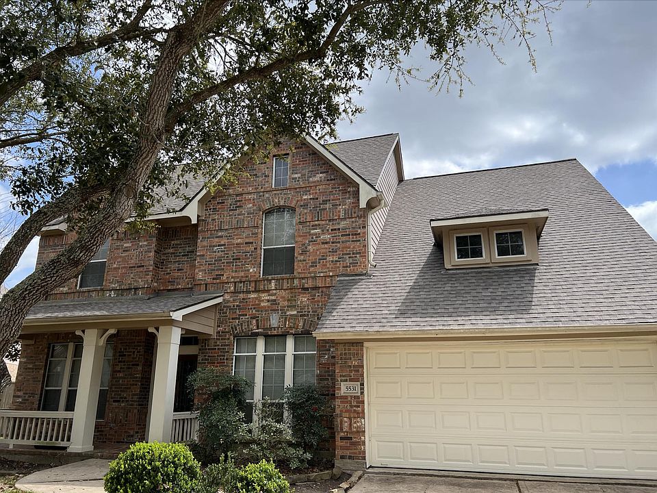 front entry. New roof year 2023