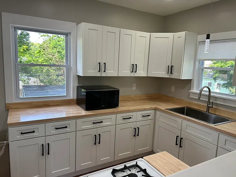 17416 Woodford Ave — Photo 16
