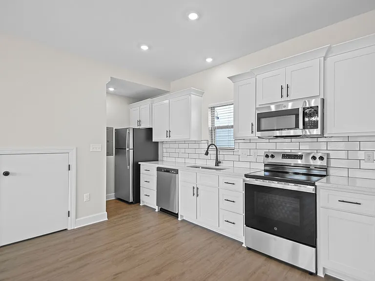 400 Parker St — Photo 18