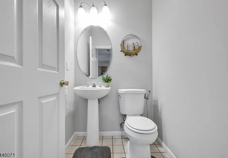 19 Gordon Cir — Photo 11