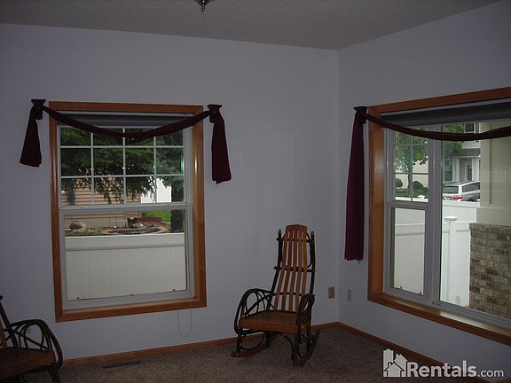 5th image of 15297 Dundee Ave