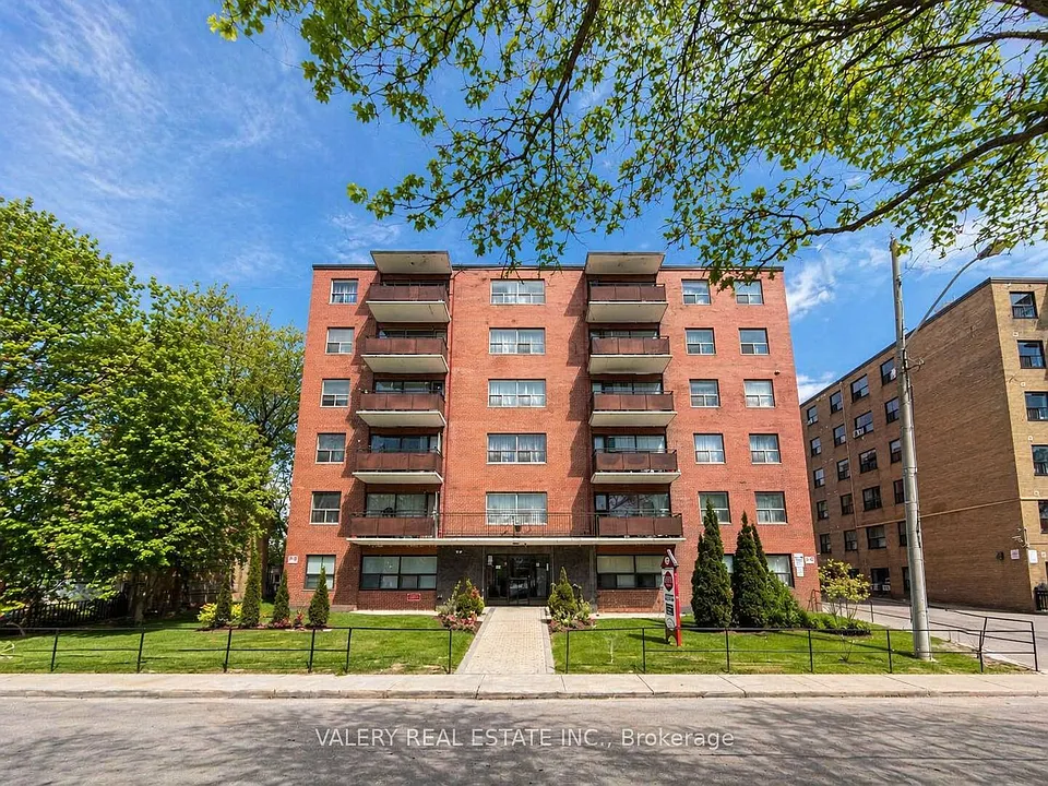 11 Glenburn Ave #304