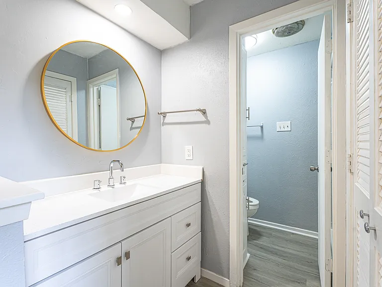 1506 Trowbridge St — Photo 10