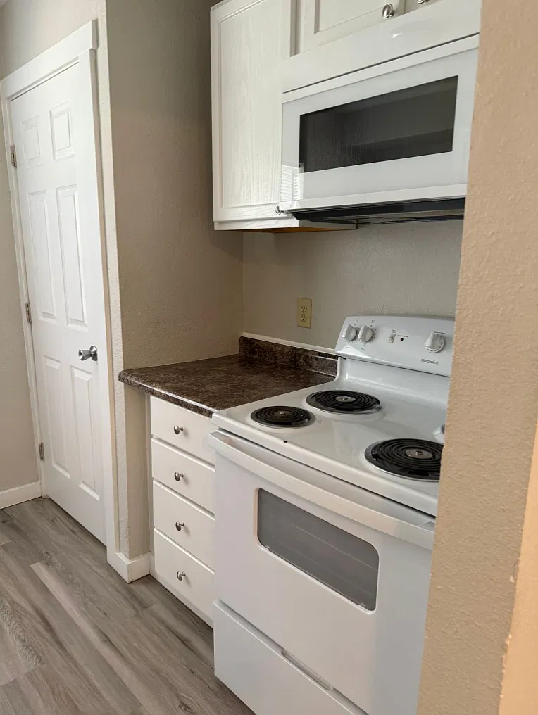 1700 Harold Drive - 1704 — Photo 4