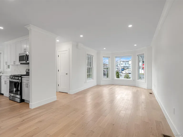 1 Manhasset Ave #B — Photo 8