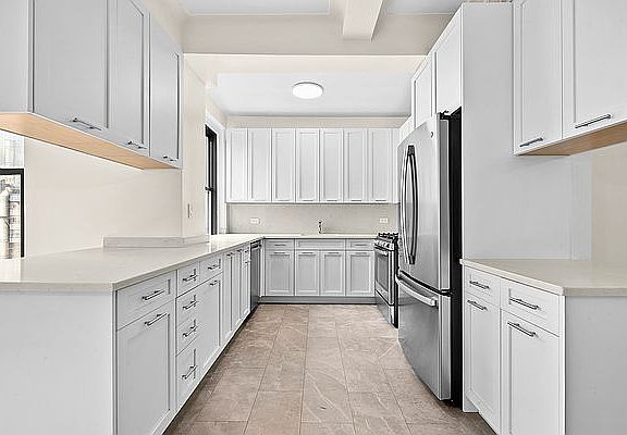 3rd image of 210 E 68th St #11AB
