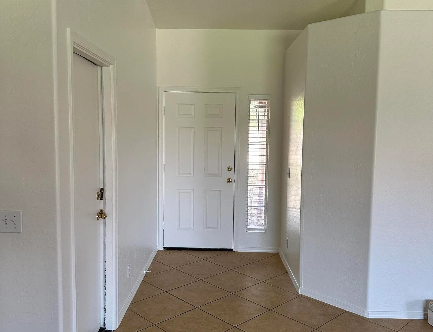 3 bed, 2.0 bath, 1498 sqft, $1,995 — Photo 3