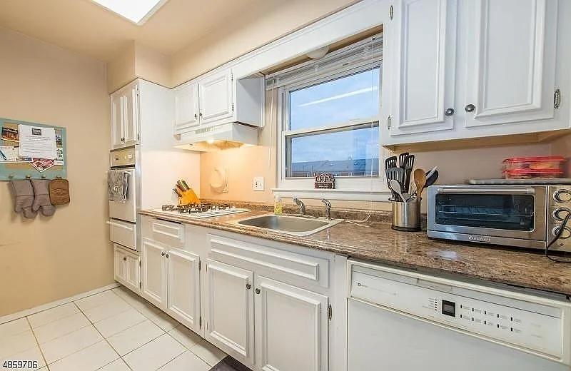 1 bed, 840 sqft, $2,200 — Photo 2